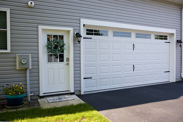 24/7 Emergency Garage Door Panel Replacement experts in Sullivan County County, TN